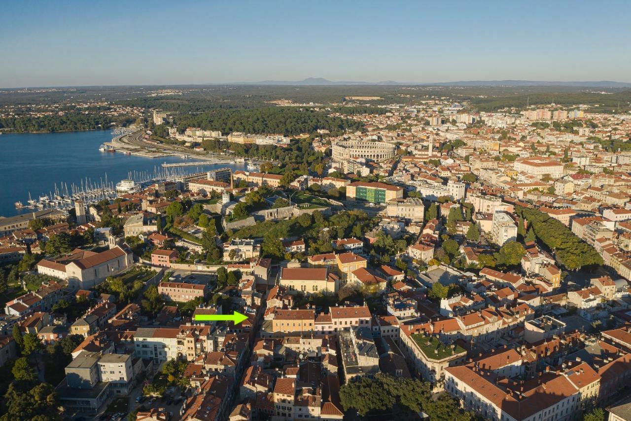 Apartment De Ville 2020 With Free Parking Pula Bagian luar foto
